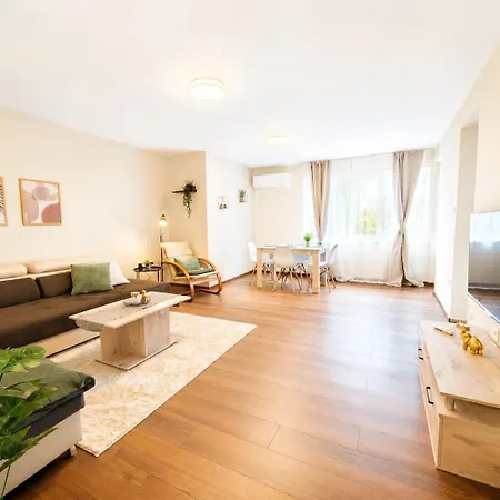 Sweet Apartment *